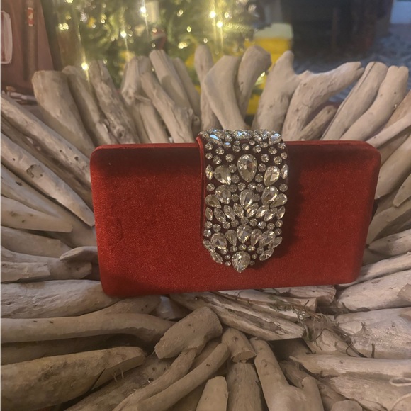 House of Harlow Elegant Red Clutch with Crystal Embellishments - Picture 4 of 5